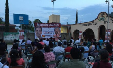 Melitón Lozano se reúne con vecinos de distintas colonias de Izúcar