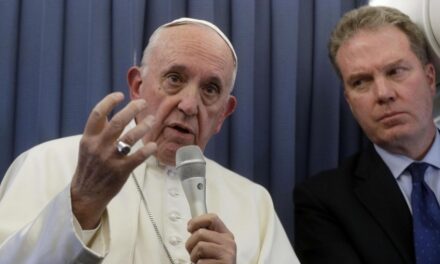 El papa Francisco recomienda tratar la homosexualidad en niños con un psiquiatra