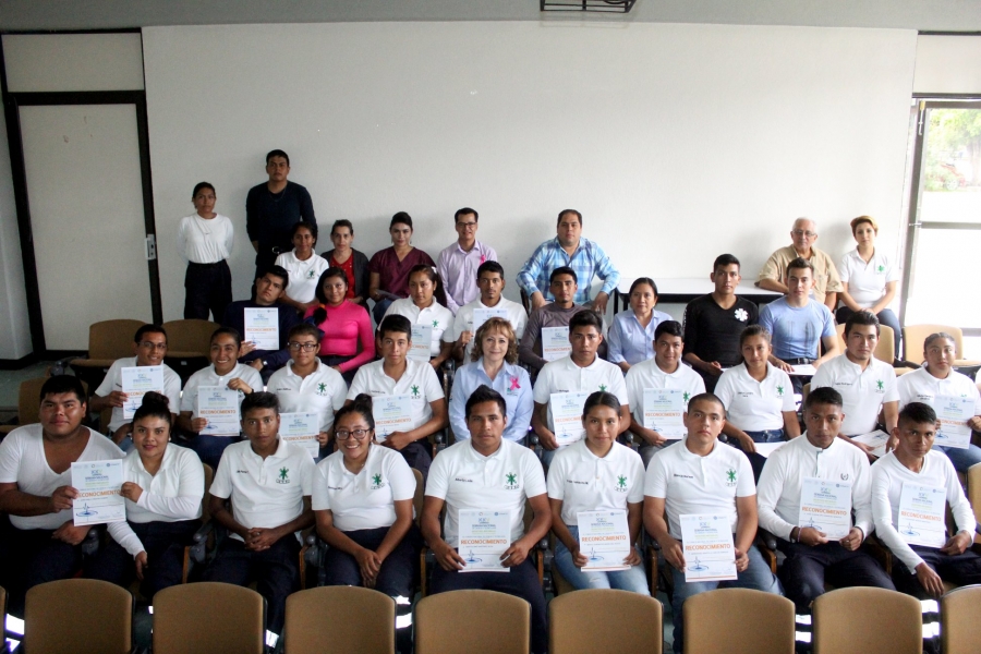 Rectora de la UTIM reconoció la participación  de estudiantes de Paramédico