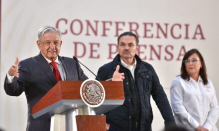 López Obrador firmó compromiso de no reelección