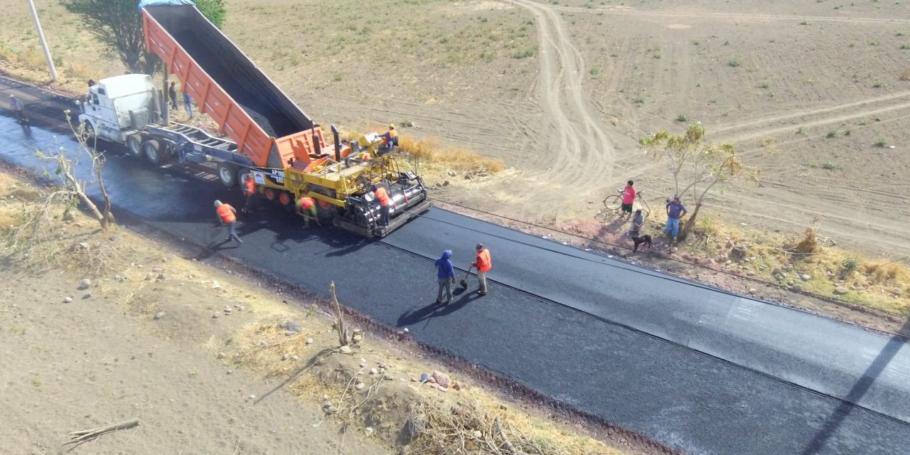 Continúa la construcción de la carretera La Soledad-Tronconal