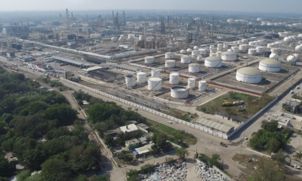 AMLO anuncia compra de refinería en EU