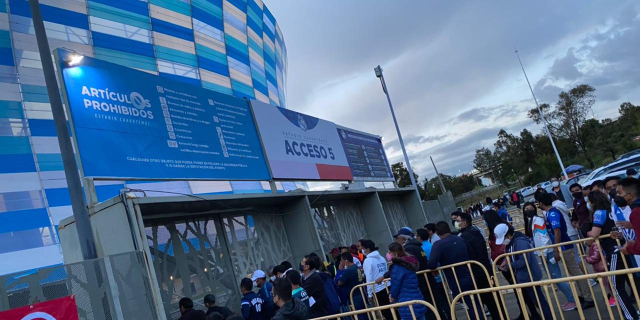 El Puebla les negó el acceso a sus aficionados, hubo reclamos