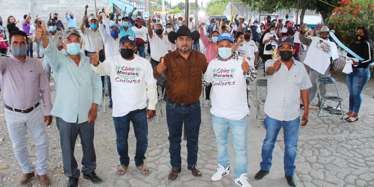 Se reúne “El Chino” Morales con productores de Tepapayeca