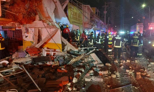 Buscan bajo escombros tres personas atrapadas tras explosión: PC